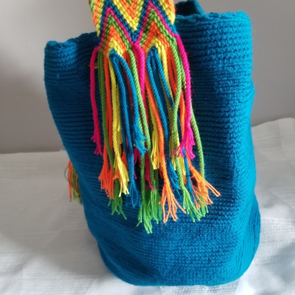 Mochilla Wayyu Handcrafted Woven Bucket Crossbody Bag Teal with Colorful Strap - Picture 7 of 13